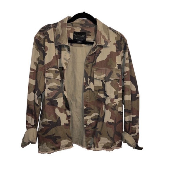 Sanctuary Jackets & Blazers - Sanctuary Olive Green Camouflage Shirt Jacket Women’s Size Medium